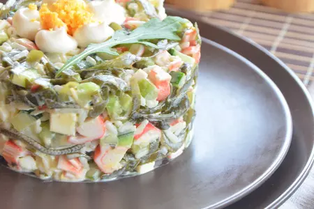 Салат из риса и морской капусты с крабовыми палочками: шаг 8
