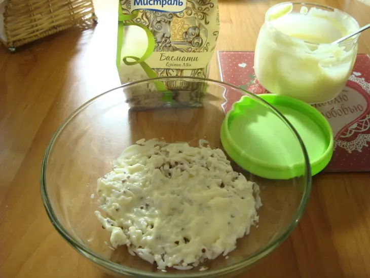 Салат из риса с киноа и морской капусты с крабовыми палочками с домашним майонезом: шаг 4
