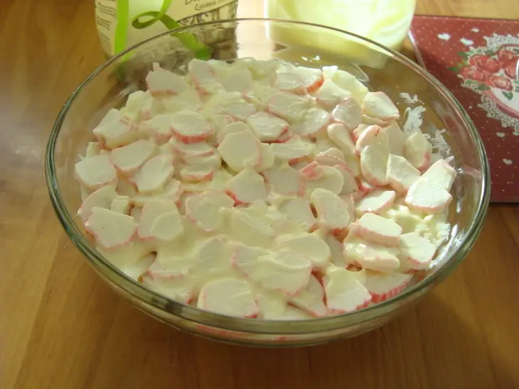 Салат из риса с киноа и морской капусты с крабовыми палочками с домашним майонезом: шаг 8