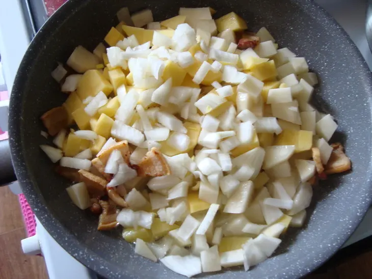 Картофель, жареный со шкварками: шаг 4