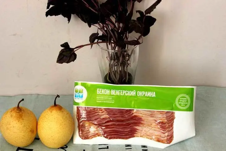 Гриллированные груши с беконом и базиликом: шаг 1