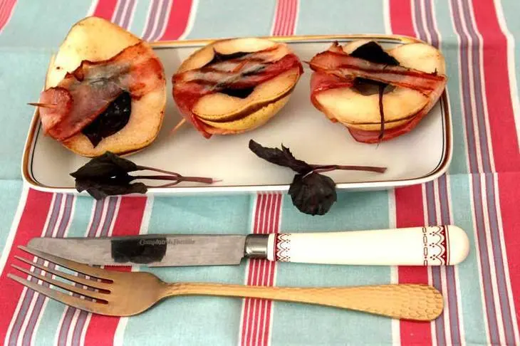 Гриллированные груши с беконом и базиликом: шаг 4