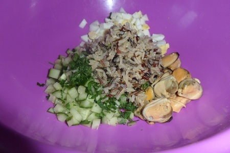 Салат с рисом, огурцом и мидиями: шаг 6