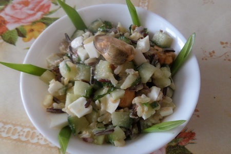 Салат с рисом, огурцом и мидиями: шаг 8