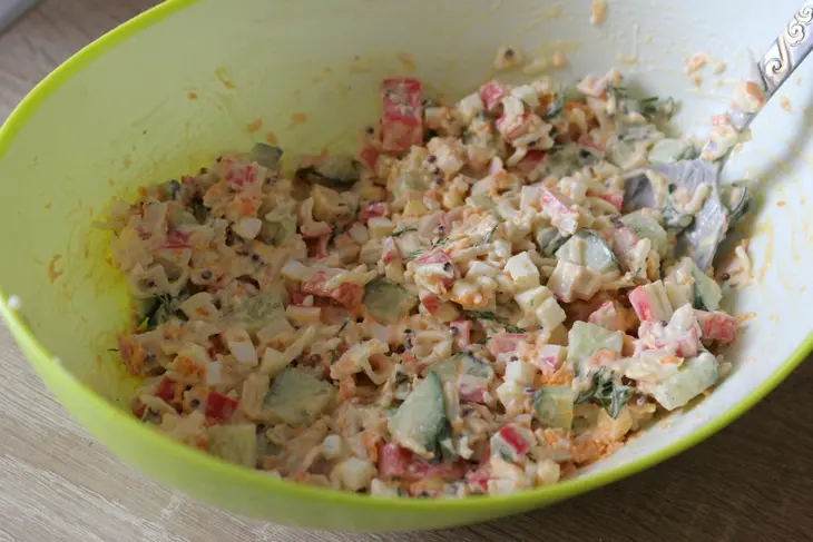 Салат с крабовыми палочками и рисом басмати quinoa mix: шаг 5