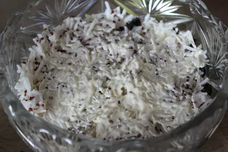 Слоеный салат с курицей, черносливом и рисом басмати quinoa mix: шаг 6