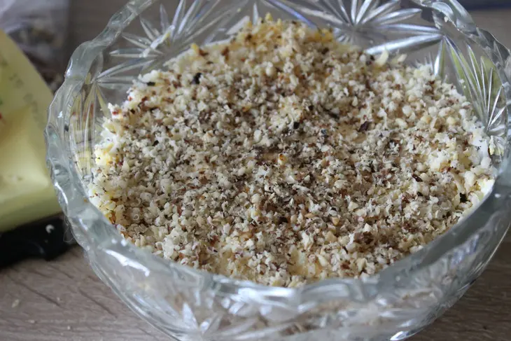 Слоеный салат с курицей, черносливом и рисом басмати quinoa mix: шаг 8