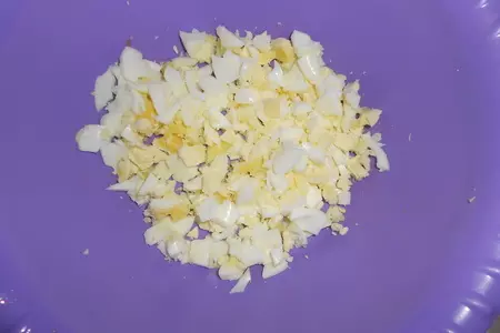 Салат с рисом, кукурузой и морской капустой: шаг 2