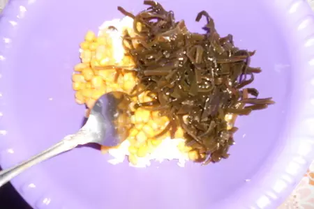 Салат с рисом, кукурузой и морской капустой: шаг 4