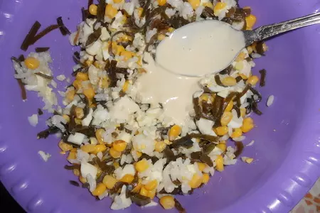 Салат с рисом, кукурузой и морской капустой: шаг 5