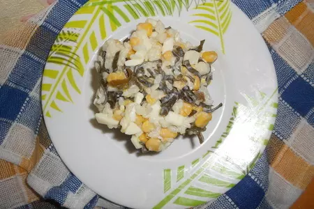 Салат с рисом, кукурузой и морской капустой: шаг 6