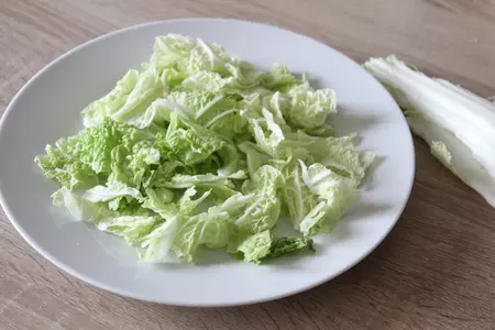Весенний салат с копченой курицей: шаг 2