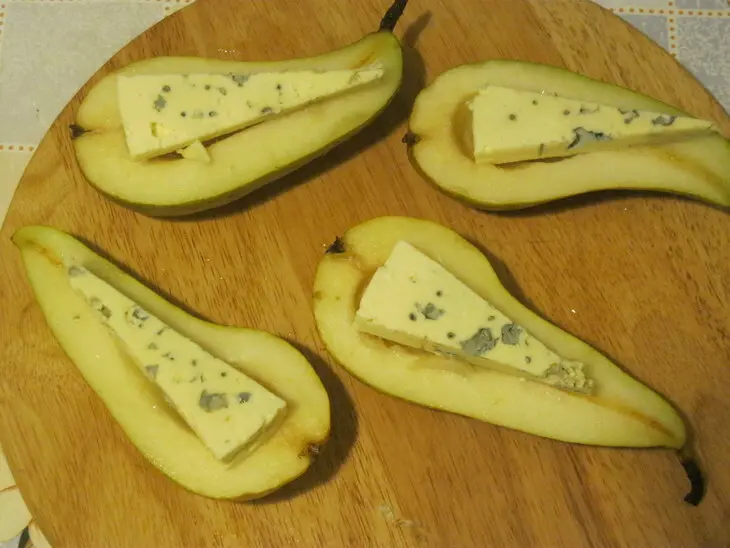 Груши, запеченные в беконе с сыром и тимьяном: шаг 2