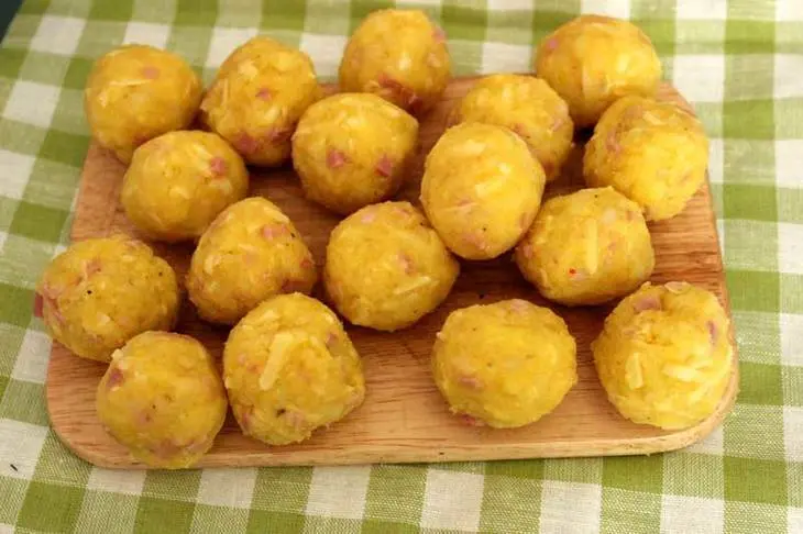 Картофельные крокеты с ветчиной и сыром под соусом дзадзики: шаг 5