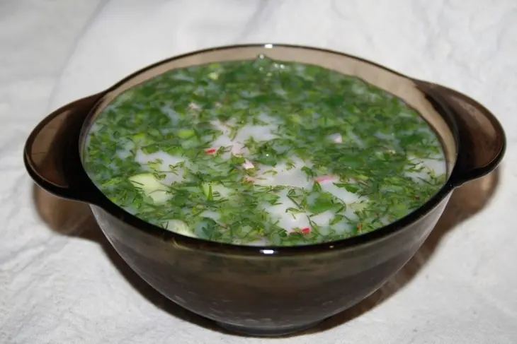 Окрошка на айране с сосисками и прованскими травами: шаг 5