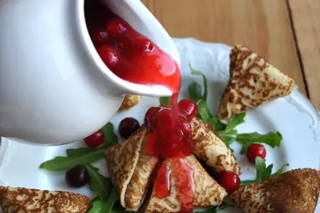 Блинчики с деревенским паштетом и клюквенным соусом «лакомка»: шаг 9