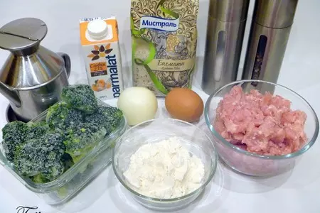 Тефтели куриные с рисом и брокколи: шаг 1