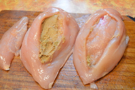 Куриная грудка фаршированная домашним паштетом, запеченная в сливочном соусе: шаг 5
