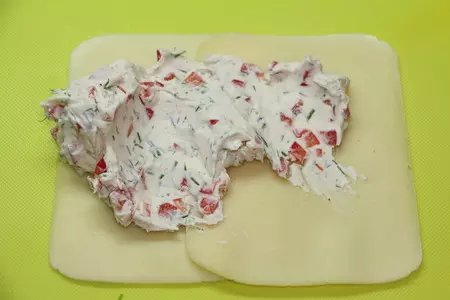 Праздничные сырные рулеты с домашним йогуртом: шаг 8