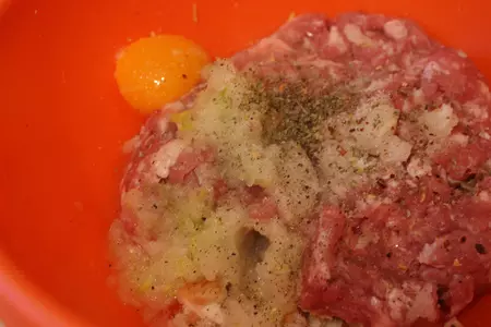 Мясные зразы в беконе "сюрприз": шаг 2