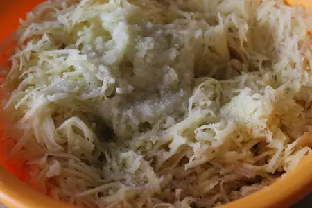 Картофельные оладьи с беконом и ветчиной: шаг 2