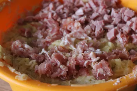 Картофельные оладьи с беконом и ветчиной: шаг 5