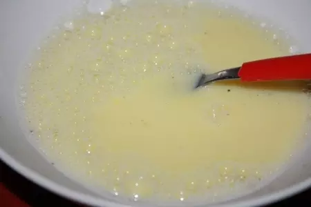 Яркий рис с помидорами черри, яйцом и зеленью: шаг 5