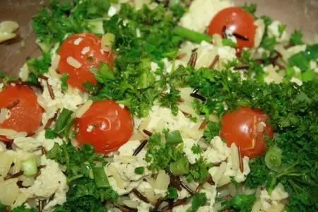 Яркий рис с помидорами черри, яйцом и зеленью: шаг 8