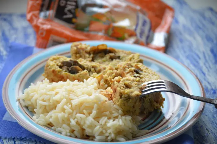 Рис с мясным рулетом из курицы и грибами: шаг 5