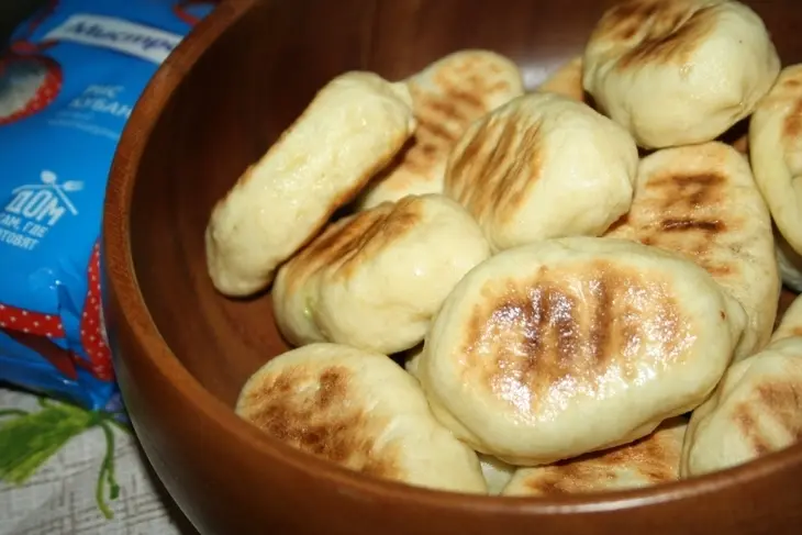 Пирожки-гриль с фетой, яйцом, зеленью и рисом: шаг 12