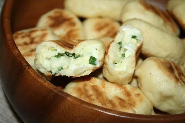 Пирожки-гриль с фетой, яйцом, зеленью и рисом: шаг 13