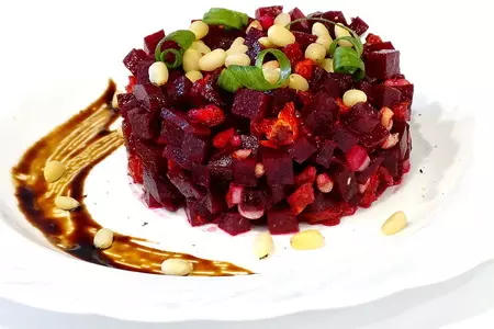 Тартар из свеклы с вялеными помидорами и кедровыми орехами: шаг 4