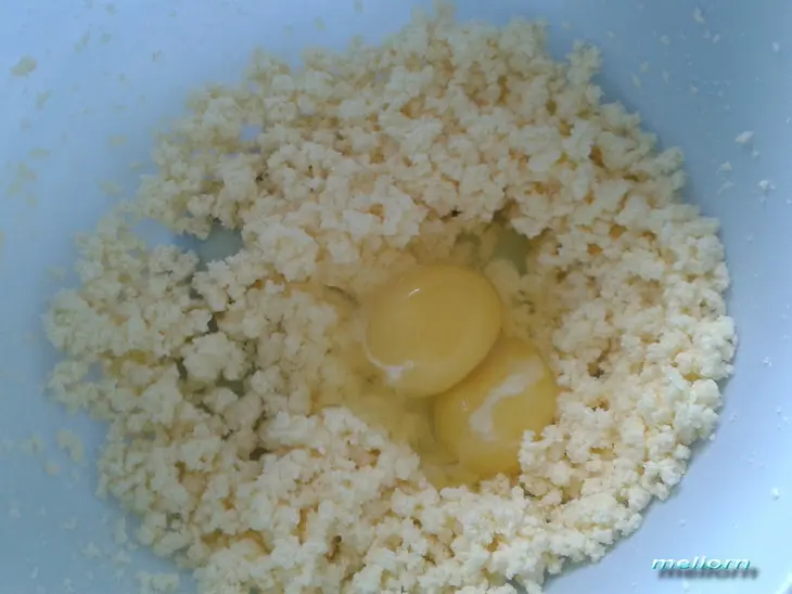Йогуртовые кексы с яблоком и мандарином: шаг 1