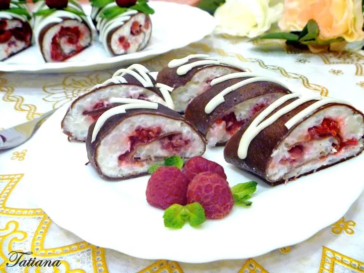 Блинные рулетики с кокосово-рисовым кремом и малиной: шаг 8