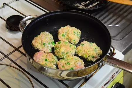Сочные, нежные "рубленные куриные котлетки": шаг 7