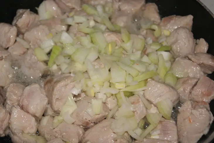 Драники с начинкой из густого гуляша: шаг 2