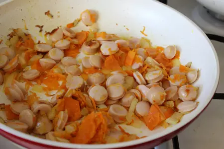 Вермишелевый суп с сосисками: шаг 4