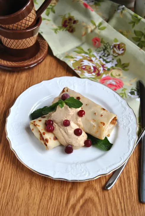 Творожные блинчики с пряничным муссом и ягодами: шаг 5