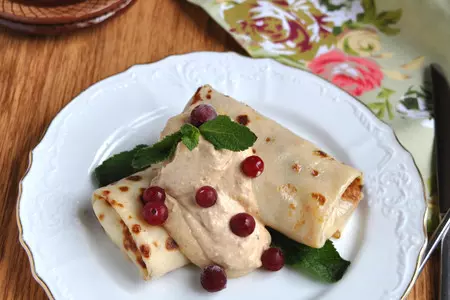Творожные блинчики с пряничным муссом и ягодами: шаг 5
