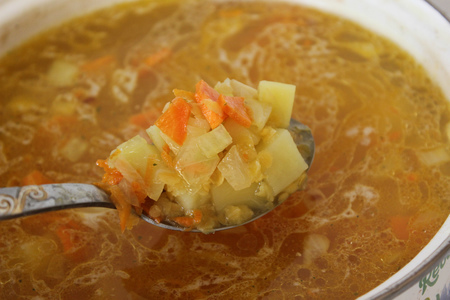 Ароматный чечевичный суп с испанской колбасой: шаг 6
