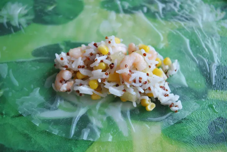 Спринг роллы с басмати «quinoa mix», креветками и ананасом: шаг 3