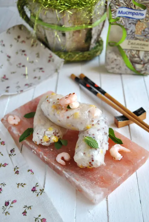 Спринг роллы с басмати «quinoa mix», креветками и ананасом: шаг 7