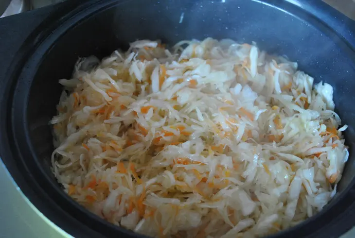 Пирожки с гречкой, квашеной капустой и лесными грибами: шаг 2
