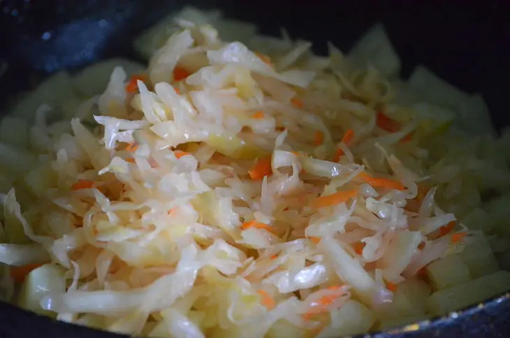 Суп с мойвой, киноа и квашеной капустой: шаг 4