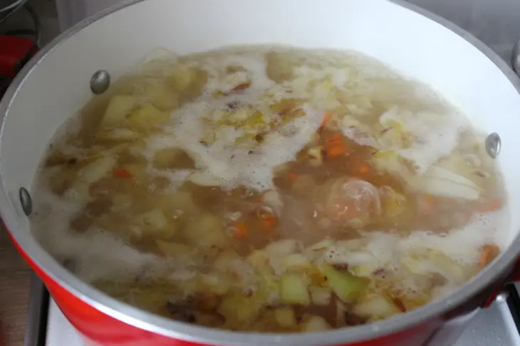 Суп из рыбных консервов с кускусом: шаг 3