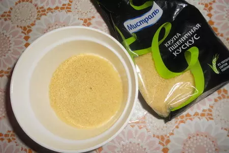 Овощной салат с кускусом в съедобных стаканчиках: шаг 2