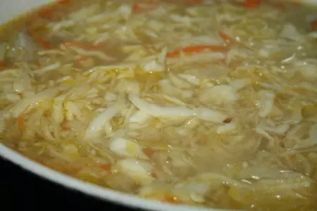 Сытный постный суп с кислой капустой, грибами и диким рисом: шаг 5