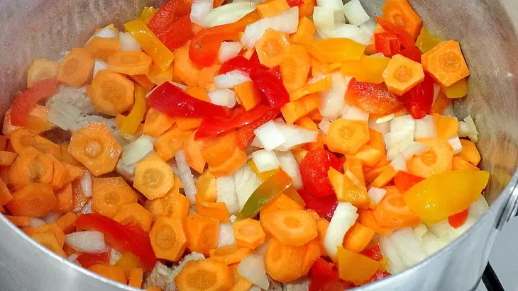 Пряная фасоль с мясом и овощами: шаг 5