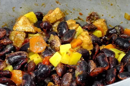 Пряная фасоль с мясом и овощами: шаг 8