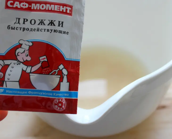 Булочки "витушки с посыпушкой": шаг 1